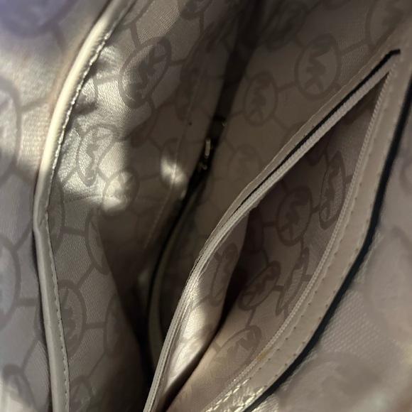 Michael Kors Pocket Book - Picture 9 of 16